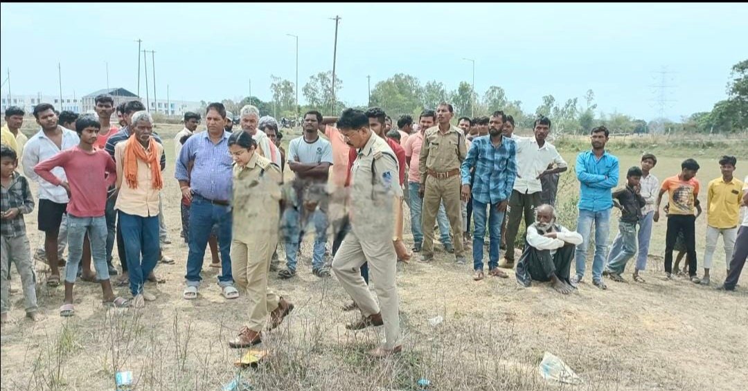 मैहर: अमरपाटन औद्योगिक क्षेत्र में युवक की नृशंस हत्या, गला रेतकर और पत्थर से कुचलकर उतारा मौत के घाट मैहर: अमरपाटन औद्योगिक क्षेत्र में युवक की नृशंस हत्या, गला रेतकर और पत्थर से कुचलकर उतारा मौत के घाट