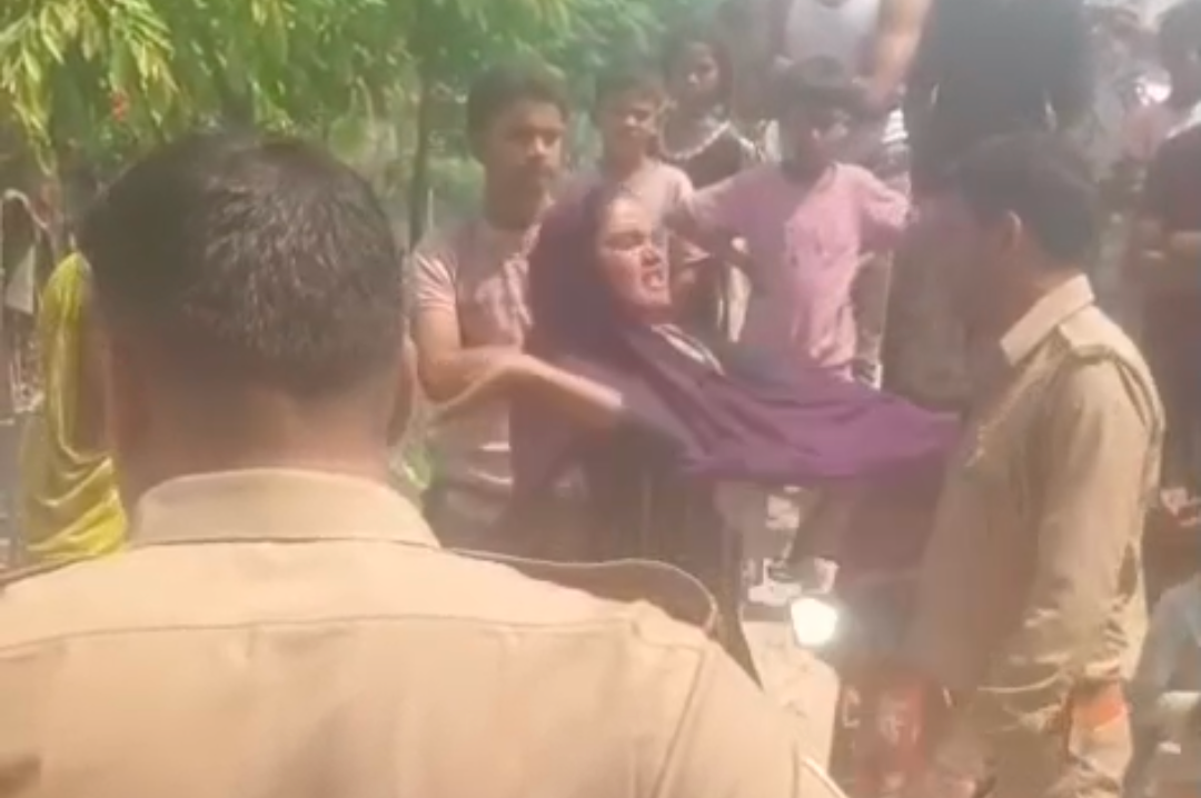 बहराइच में खाकी पर हमला, दबंग महिला की सरेआम दबंगई,वीडियो हुआ वायरल