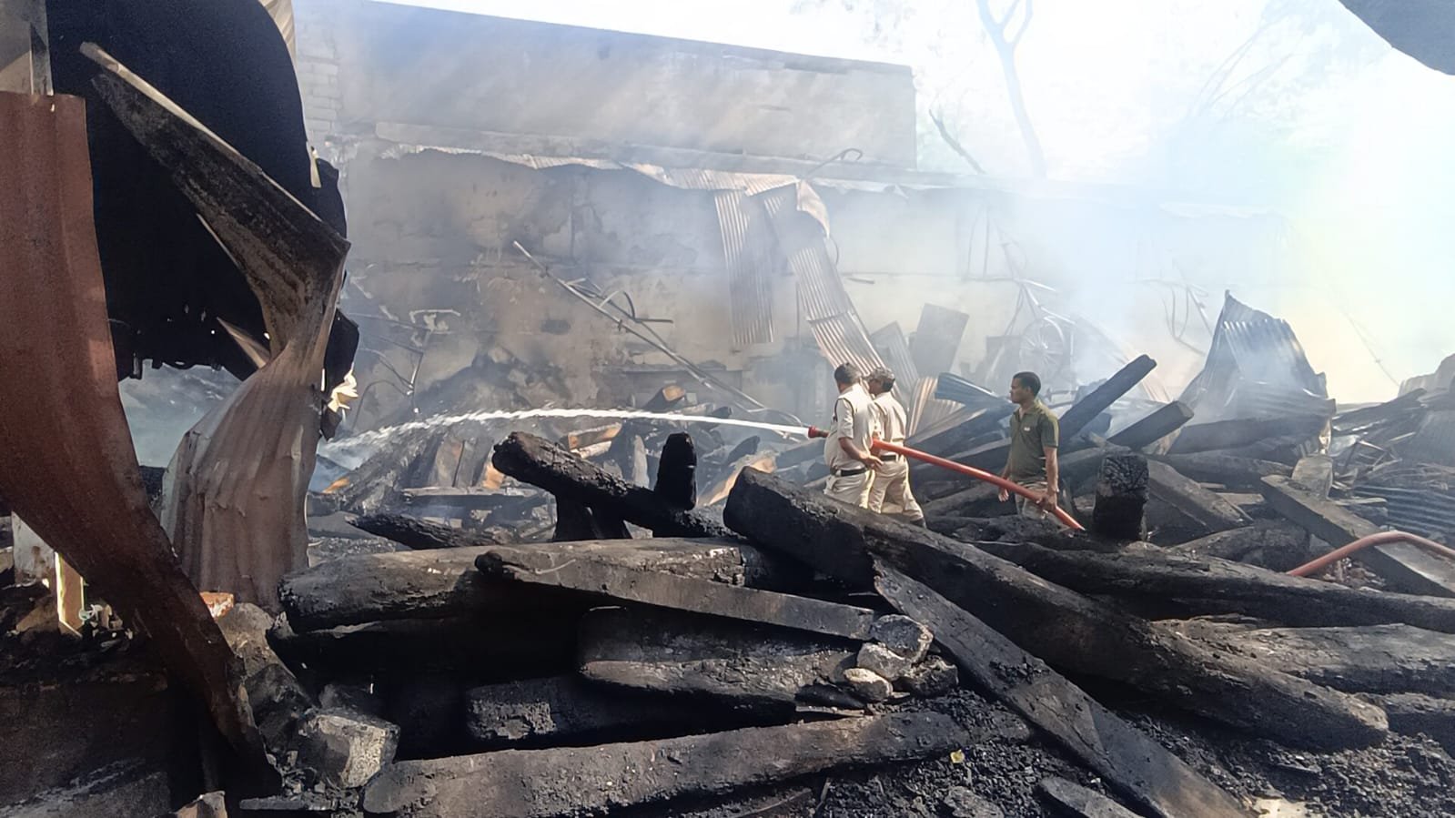 Breaking : फाफाडीह टिंबर मार्केट में भीषण आग,फायर ब्रिगेड की 12 गाड़ियां मौके पर, लाखों का सामान जलकर खाक Breaking : फाफाडीह टिंबर मार्केट में भीषण आग,फायर ब्रिगेड की 12 गाड़ियां मौके पर, लाखों का सामान जलकर खाक