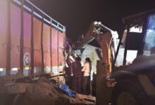 अभनपुर में भीषण सड़क हादसा: मिनी हाइवा और ट्रक की आमने-सामने भिड़ंत, तीन की मौत