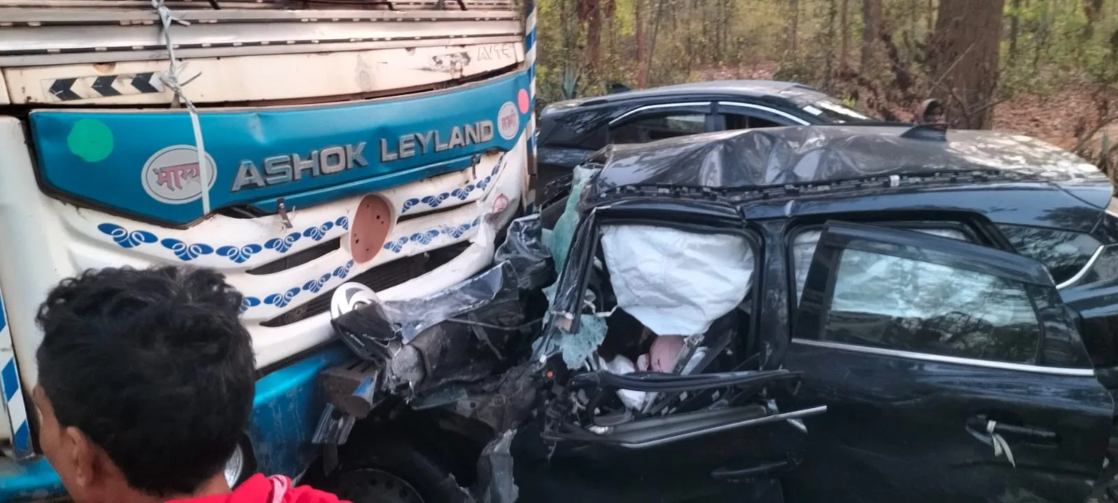 सरगुजा में दर्दनाक सड़क हादसे: दो अलग घटनाओं में पांच लोगों की मौत, एक परिवार उजड़ा