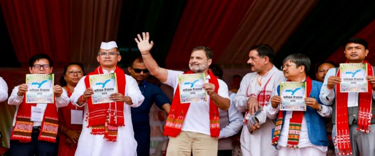 Assam Congress Manifesto: कांग्रेस का घोषणापत्र जारी, विकास और गारंटियों पर जोर Assam Congress Manifesto: कांग्रेस का घोषणापत्र जारी, विकास और गारंटियों पर जोर
