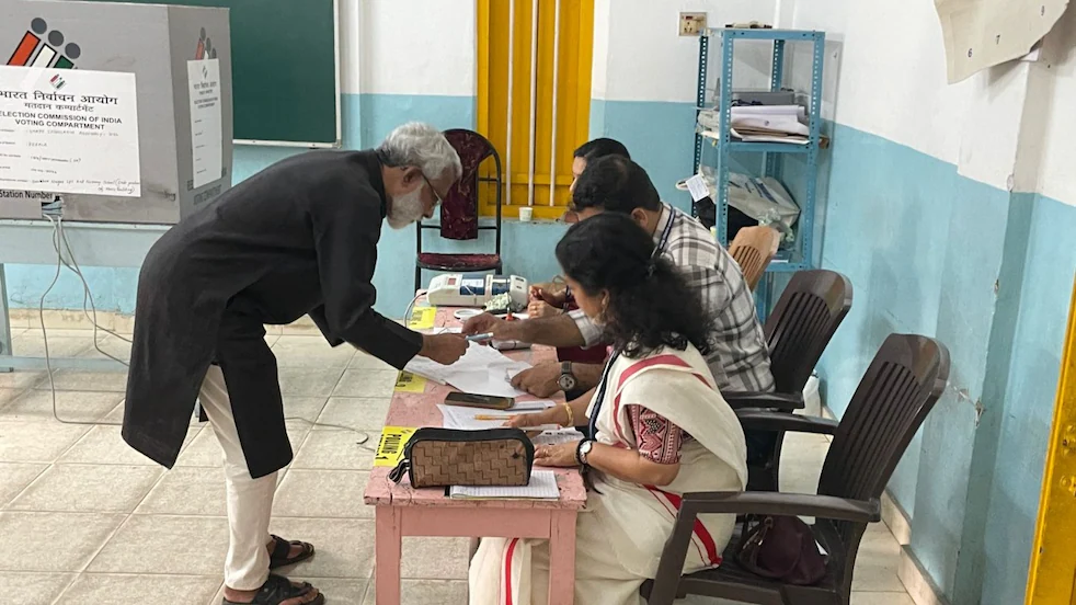 Assembly Election Voting Live: शुरुआती वोटिंग में असम आगे, केरल और पुदुचेरी में भी तेज़ रफ्तार से मतदान जारी