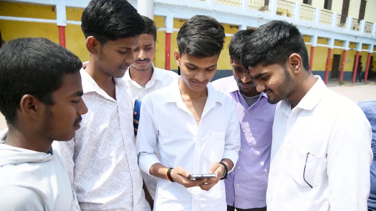 CBSE Class 12th Result 2026- इंतजार की घड़ियां खत्म! डिजीलॉकर पर रिजल्ट सून का सिग्नल, जानें कब और कैसे देखें अपनी मार्कशीट