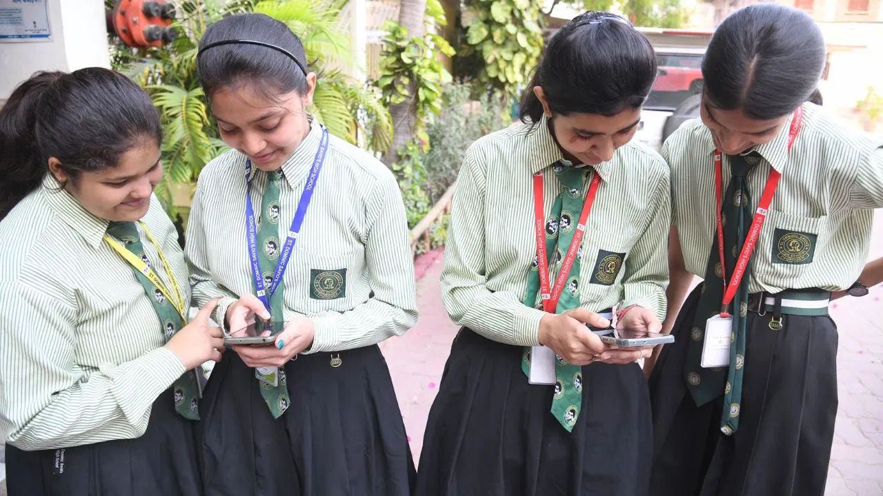 CBSE 10वीं बोर्ड का इंतजार ख़तम, ऐसे देखें अपने नतीजे CBSE 10वीं बोर्ड का इंतजार ख़तम, ऐसे देखें अपने नतीजे