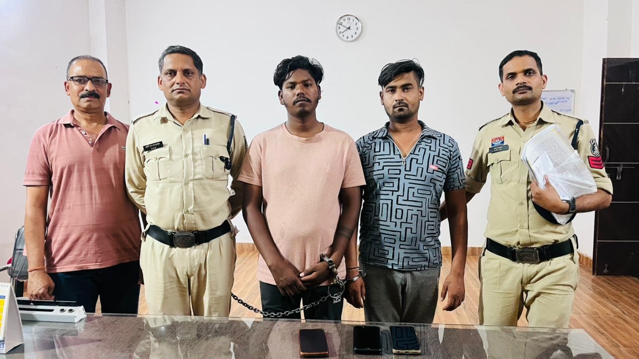 आईपीएल सट्टा रैकेट का भंडाफोड़, दो सटोरिये गिरफ्तार; टेलीग्राम-व्हाट्सएप से चला रहे थे नेटवर्क आईपीएल सट्टा रैकेट का भंडाफोड़, दो सटोरिये गिरफ्तार; टेलीग्राम-व्हाट्सएप से चला रहे थे नेटवर्क