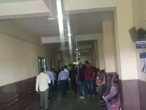 शराब-घोटाला…आबकारी अधिकारी समेत 59 लोगों की पेशी:सभी ED के स्पेशल कोर्ट में पहुंचे, कांग्रेस दफ्तर के कर्मचारियों से भी EOW कर चुकी है पूछताछ शराब-घोटाला…आबकारी अधिकारी समेत 59 लोगों की पेशी:सभी ED के स्पेशल कोर्ट में पहुंचे, कांग्रेस दफ्तर के कर्मचारियों से भी EOW कर चुकी है पूछताछ