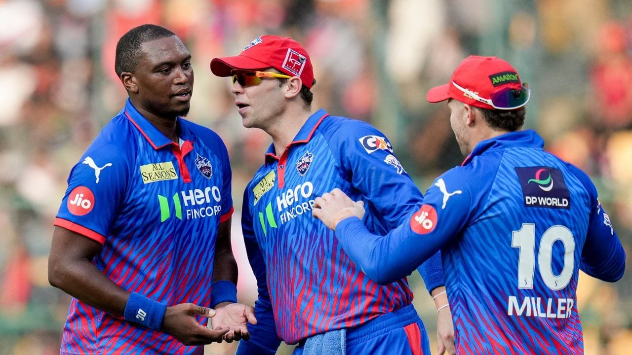 बड़ा हादसा! लुंगी एनगिडी के सिर में लगी गंभीर चोट, एंबुलेंस में गए बाहर