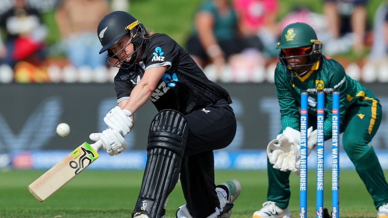 NZ vs SA: सिर्फ तीन रन पर गिरे 3 विकेट, फिर 33 साल की खिलाड़ी ने ठोका शतक, टीम को बनाया चैंपियन