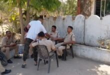 शराब तस्करों को पकड़ने गई पुलिस पर हमला, TI समेत कई घायल… 10 आरोपी गिरफ्तार