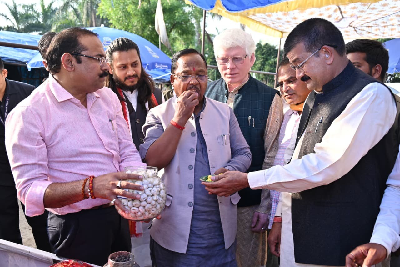 छत्तीसगढ़ बनेगा मखाना हब: रायपुर, धमतरी, गरियाबंद और बालोद जिले के मखाना उत्पादन क्षेत्रों का बनेगा सर्किट छत्तीसगढ़ बनेगा मखाना हब: रायपुर, धमतरी, गरियाबंद और बालोद जिले के मखाना उत्पादन क्षेत्रों का बनेगा सर्किट