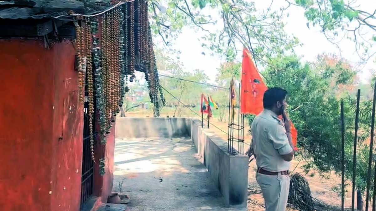 कवर्धा के हनुमान मंदिर से 10 तोला चांदी का मुकुट चोरी, पुलिस जांच में जुटी