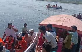 मथुरा नाव हादसा: यमुना में 20 मोटरबोट के साथ फिर शुरू हुआ सर्च ऑपरेशन, 7 श्रद्धालु लापता; राहत-बचाव जारी