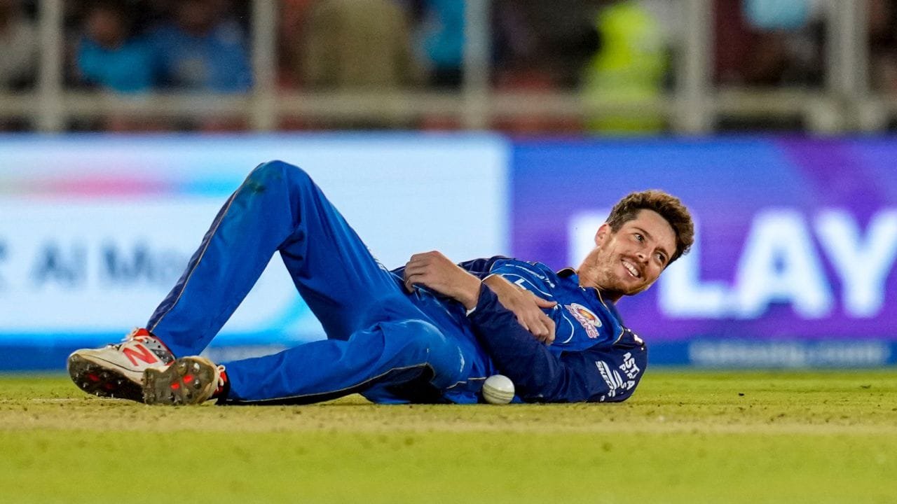 IPL 2026: मुंबई इंडियंस को बड़ा झटका, मिचेल सैंटनर बाहर, टीम में आया 75 लाख का खिलाड़ी