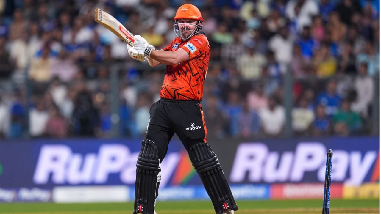 IPL 2026: मुंबई इंडियंस की 4 भयानक गलतियां, ट्रेविस हेड ने 8 छक्के मारे, ठोके 76 रन