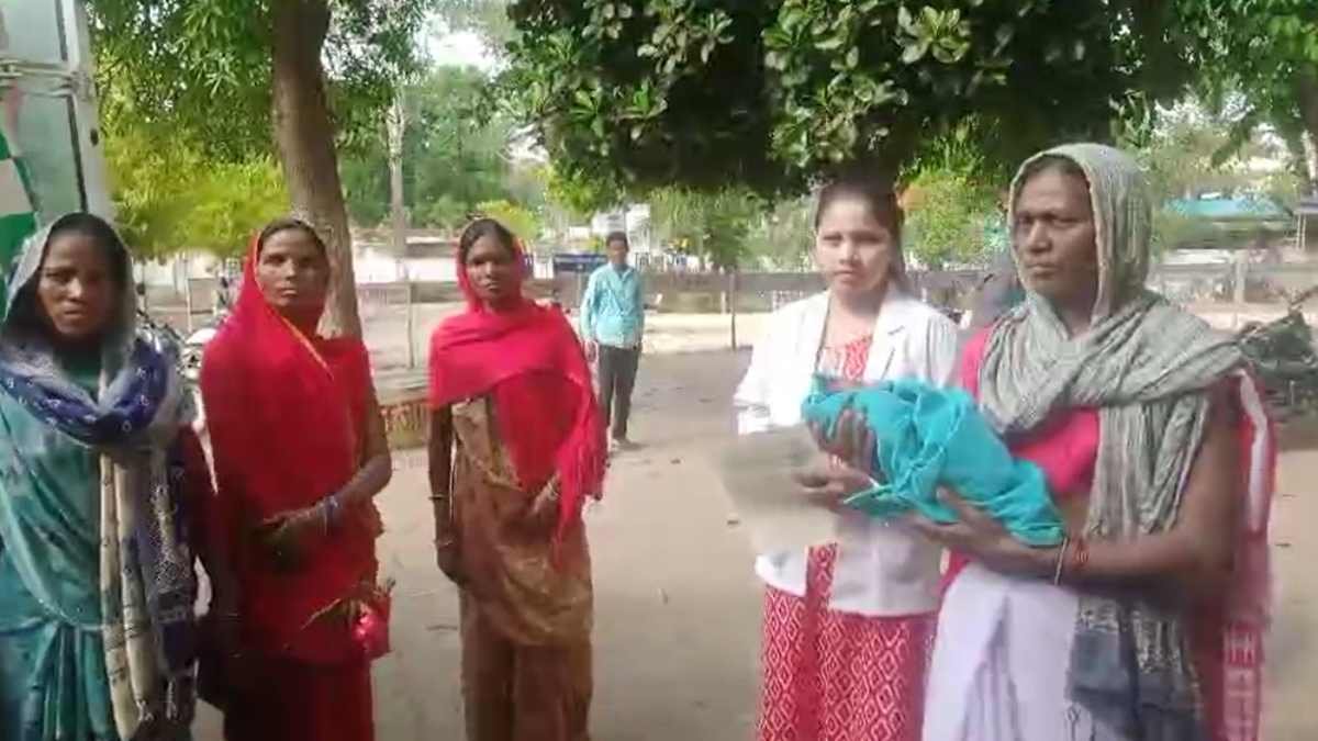 जन्म के बाद नवजात को छोड़कर फरार हुई महिला, ग्रामीणों ने बचाई मासूम की जान