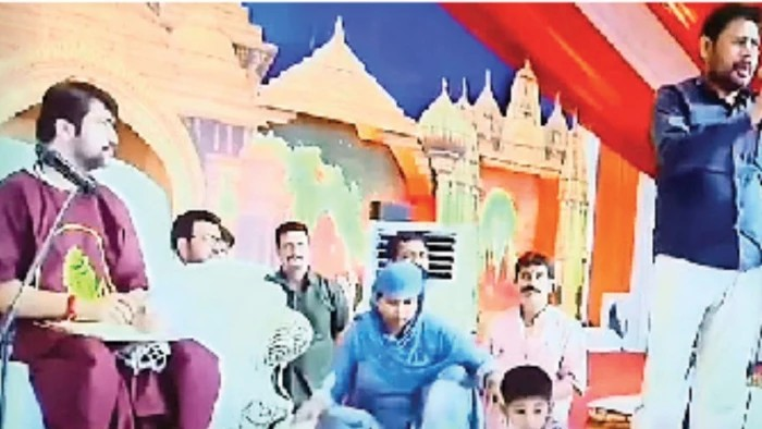 543 लोगों ने सनातन धर्म अपनाया, अनवर को नाम मिला आदर्श, धीरेंद्र शास्त्री ने गंगाजल छिड़ककर आशीर्वाद दिया 543 लोगों ने सनातन धर्म अपनाया, अनवर को नाम मिला आदर्श, धीरेंद्र शास्त्री ने गंगाजल छिड़ककर आशीर्वाद दिया