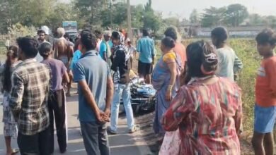 CG हादसा: ट्रेलर की टक्कर से बाइक सवारों की मौत, महिला सहित 2 ने मौके पर तोड़ा दम, एक की हालत नाजुक