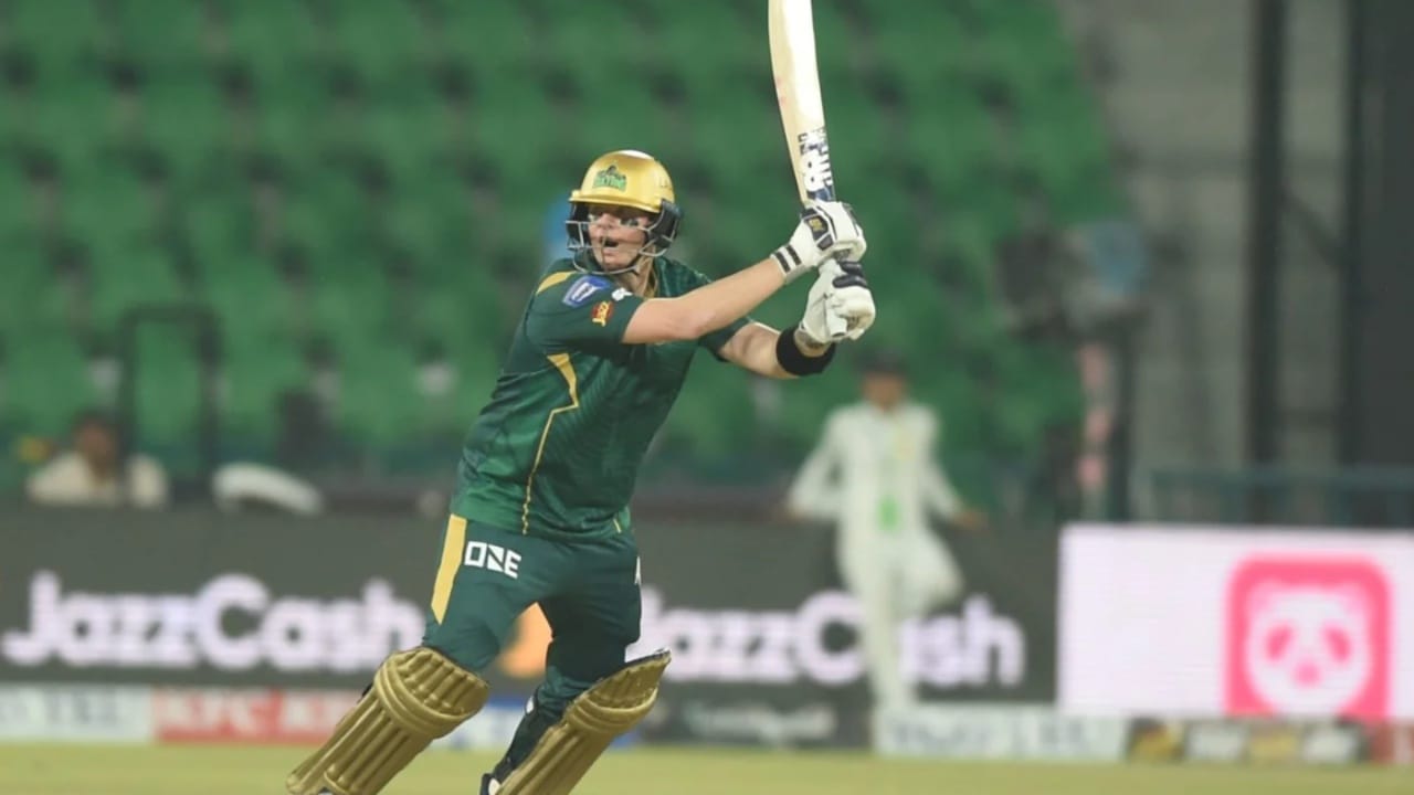 PSL 2026 Eliminator 1: स्टीव स्मिथ ने आउट होने के बाद गुस्से में मारा बैट, चौंकाने वाला Video