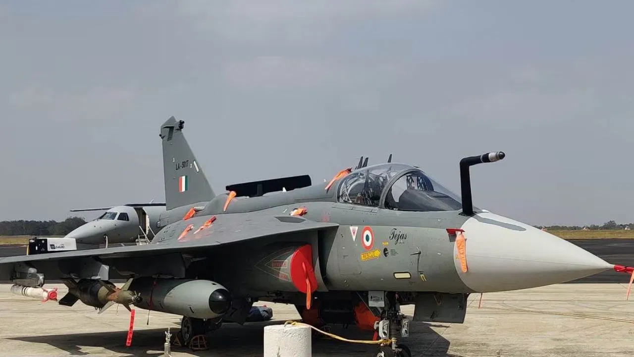 HAL और वायुसेना की अहम बैठक जल्द, तेज़स मार्क‑1A की डिलीवरी में जल्द हो सकता है तेजी का इशारा HAL और वायुसेना की अहम बैठक जल्द, तेज़स मार्क‑1A की डिलीवरी में जल्द हो सकता है तेजी का इशारा