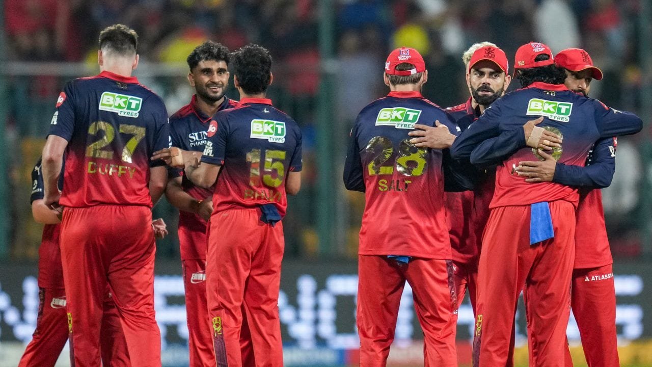 IPL 2026: प्लेइंग 11 में नहीं था नाम, फिर भी हो गया डेब्यू, RCB के खिलाड़ी की ऐसे खुली किस्मत