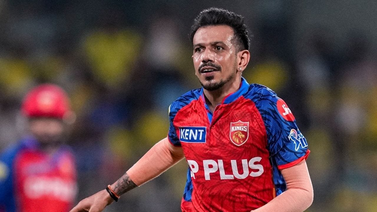 Yuzvendra Chahal: चलती कार से जलती सिगरेट बाहर, युजवेंद्र चहल के वायरल Video पर मचा बवाल