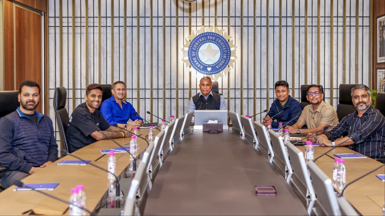 IPL 2026 के बीच टीमों पर एक्शन लेगी BCCI, नियम तोड़ने वालों की बढ़ेंगी मुश्किलें