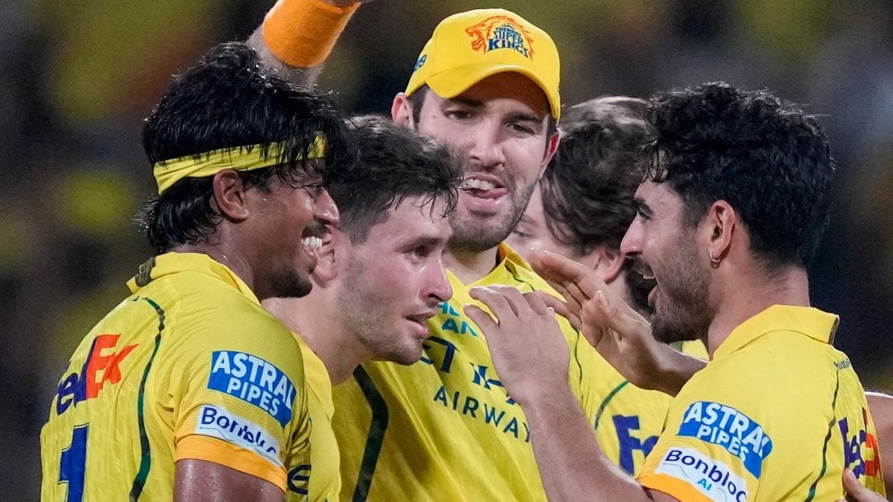 IPL 2026: डेब्यू मैच में ही किस्मत ने दिया धोखा, फ्रैक्चर के चलते पूरे सीजन से बाहर, CSK को बड़ा झटका