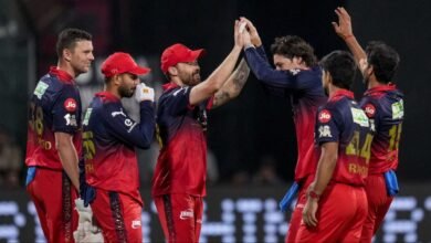 IPL 2026 छोड़कर अचानक घर लौटा RCB का ये स्टार खिलाड़ी, इस वजह से लेना पड़ा बड़ा फैसला
