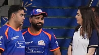 VIDEO: नीता अंबानी ने रोहित शर्मा को गिफ्ट में दी ये चीज, मुंबई इंडियंस की जीत से हुईं खुश