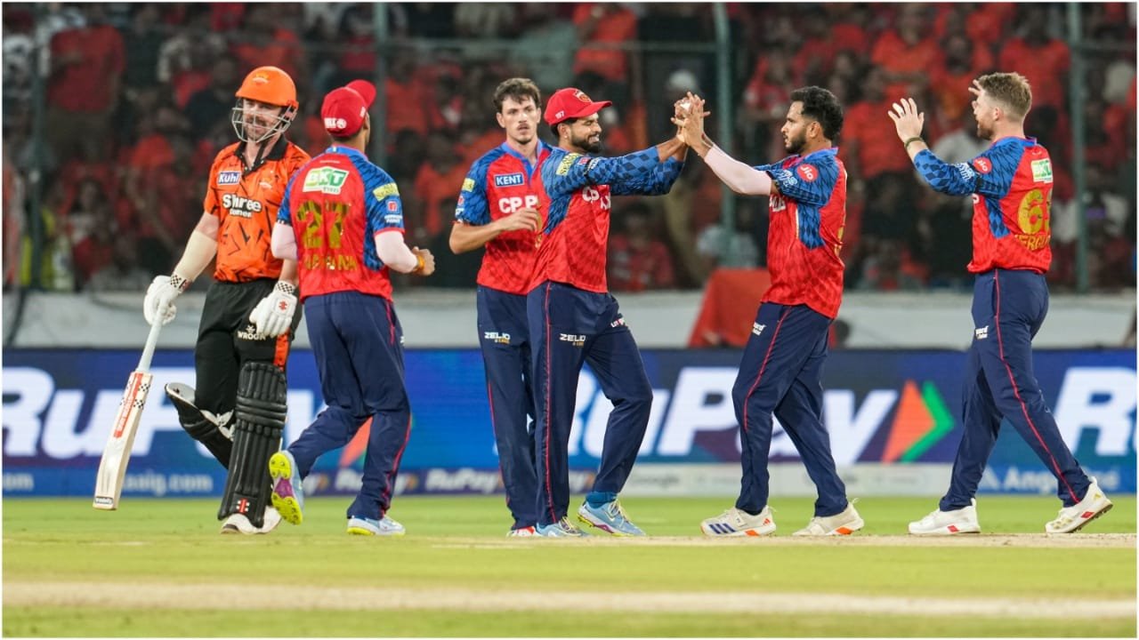 IPL 2026 में बड़ा घपला, खिलाड़ियों के साथ बस में घूम रहे हैं अनजान लोग, BCCI ने दी चेतावनी