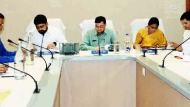 प्रगतिरत विकास कार्याे को समय पर पूर्ण करें, अप्रारंभ कार्याे को शीघ्र प्रारंभ करायें: उद्योग मंत्री