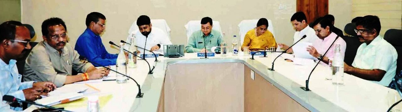 प्रगतिरत विकास कार्याे को समय पर पूर्ण करें, अप्रारंभ कार्याे को शीघ्र प्रारंभ करायें: उद्योग मंत्री प्रगतिरत विकास कार्याे को समय पर पूर्ण करें, अप्रारंभ कार्याे को शीघ्र प्रारंभ करायें: उद्योग मंत्री