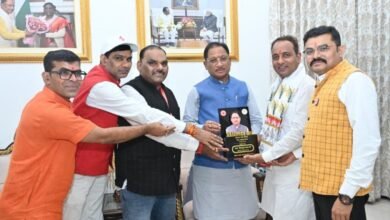 मुख्यमंत्री विष्णु देव साय से भारतीय रेडक्रॉस सोसायटी के पदाधिकारियों ने की  भेंट