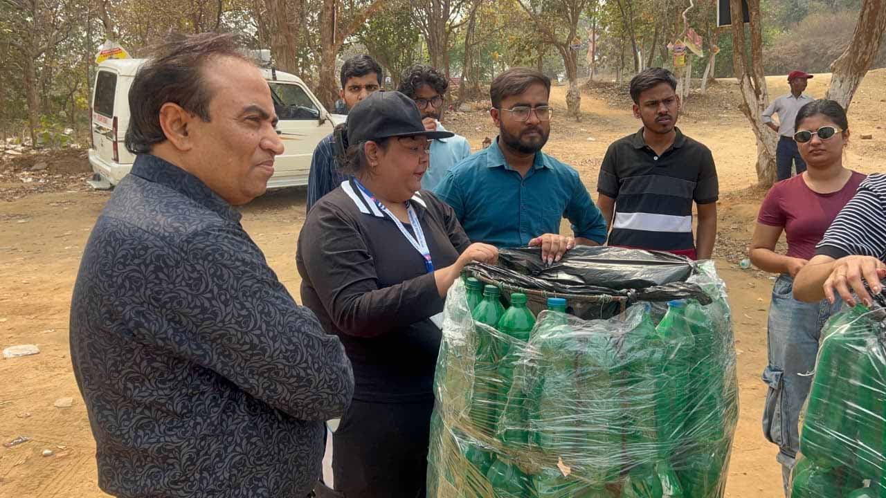 ‘सफाई साथी अभियान’ के तहत पतरातू डैम पर शुरू हुई अनोखी पहल की हो रही चर्चा ‘सफाई साथी अभियान’ के तहत पतरातू डैम पर शुरू हुई अनोखी पहल की हो रही चर्चा