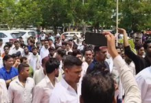 आरंग में तनावपूर्ण माहौल: मारपीट के आरोप के बाद सतनामी समाज सड़क पर, पुलिस अलर्ट मोड पर