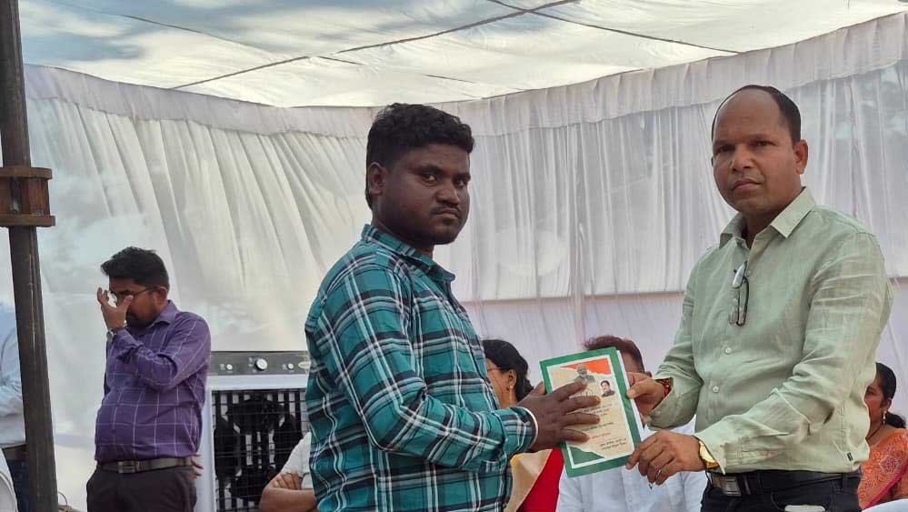 सुशासन तिहार 2026: सिमड़ा शिविर में हितग्राहियों को मिले राशन कार्ड, चेहरे पर मुस्कान
