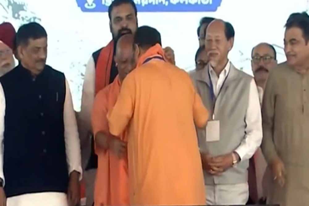 प्रधानमंत्री नरेंद्र मोदी की उपस्थिति में पश्चिम बंगाल की नई सरकार का भव्य शपथ ग्रहण समारोह प्रधानमंत्री नरेंद्र मोदी की उपस्थिति में पश्चिम बंगाल की नई सरकार का भव्य शपथ ग्रहण समारोह