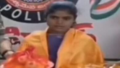 नक्सल संगठन को बड़ा झटका: बीजापुर की इनामी महिला माओवादी ने छोड़ी बंदूक, मुख्यधारा में हुई शामिल