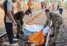 रेलवे ट्रैक पार करते समय हुआ हादसा: रायपुर जा रही ट्रेन ने रिटायर्ड शिक्षक को कुचला, मौके पर मौत