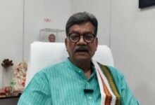 रामभद्राचार्य और धीरेंद्र शास्त्री पर भड़के चरणदास महंत, बोले — “ऐसे बाबा लोगों को बना रहे बेवकूफ”