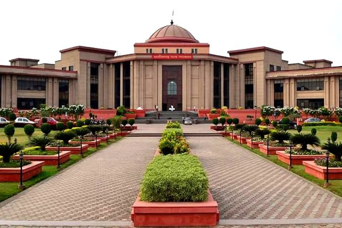 हाईकोर्ट की सख्ती: 15 दिन में दैनिभोगी कर्मचारियों को नियमित पद के अनुसार वेतन दे यूनिवर्सिटी, वरना होगी कार्रवाई हाईकोर्ट की सख्ती: 15 दिन में दैनिभोगी कर्मचारियों को नियमित पद के अनुसार वेतन दे यूनिवर्सिटी, वरना होगी कार्रवाई