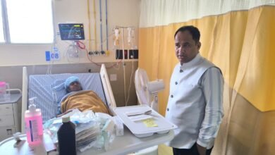 जनगणना की ड्यूटी निभाते हुए घायल हुईं शिक्षिका, अस्पताल पहुंचकर कलेक्टर ने बढ़ाया हौसला