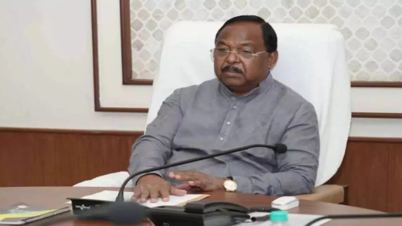 छत्तीसगढ़ में डबल असर: खाद महंगी होने की चेतावनी, पेट्रोल-डीजल के दाम बढ़ते ही मचा हड़कंप छत्तीसगढ़ में डबल असर: खाद महंगी होने की चेतावनी, पेट्रोल-डीजल के दाम बढ़ते ही मचा हड़कंप