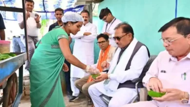 लेमरू में CM साय ने चखा ‘लखपति दीदी’ मंजू के हाथों का गुपचुप, आत्मनिर्भर महिलाओं की मेहनत को किया सलाम