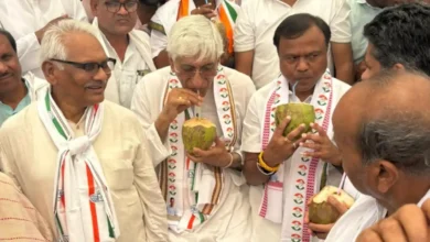 विश्रामपुर में कांग्रेस का आंदोलन खत्म, दीपक बैज और टीएस बाबा ने तोड़ा अनशन
