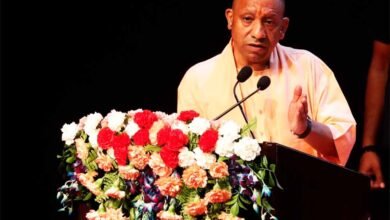 मंडलायुक्त दुर्गा शक्ति नागपाल ने श्रावस्ती में “संध्या संवाद” से ग्रामीणों से किया सीधा संवाद
