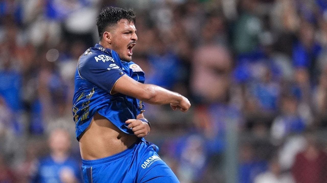 Allah Ghazanfar Mi Powerplay Wickets Ipl Pti