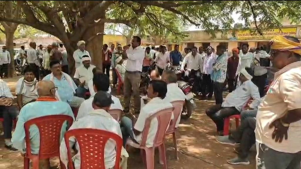 फिंगेश्वर में कांग्रेस का प्रदर्शन, सहकारी समिति का घेराव कर किया चक्काजाम फिंगेश्वर में कांग्रेस का प्रदर्शन, सहकारी समिति का घेराव कर किया चक्काजाम