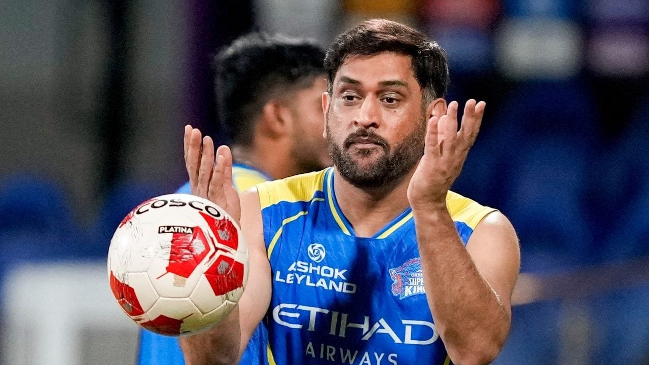 MS Dhoni: ‘धोनी पर बोलना हैसियत के बाहर’, चेन्नई सुपर किंग्स के कोच का चौंकाने वाला बयान